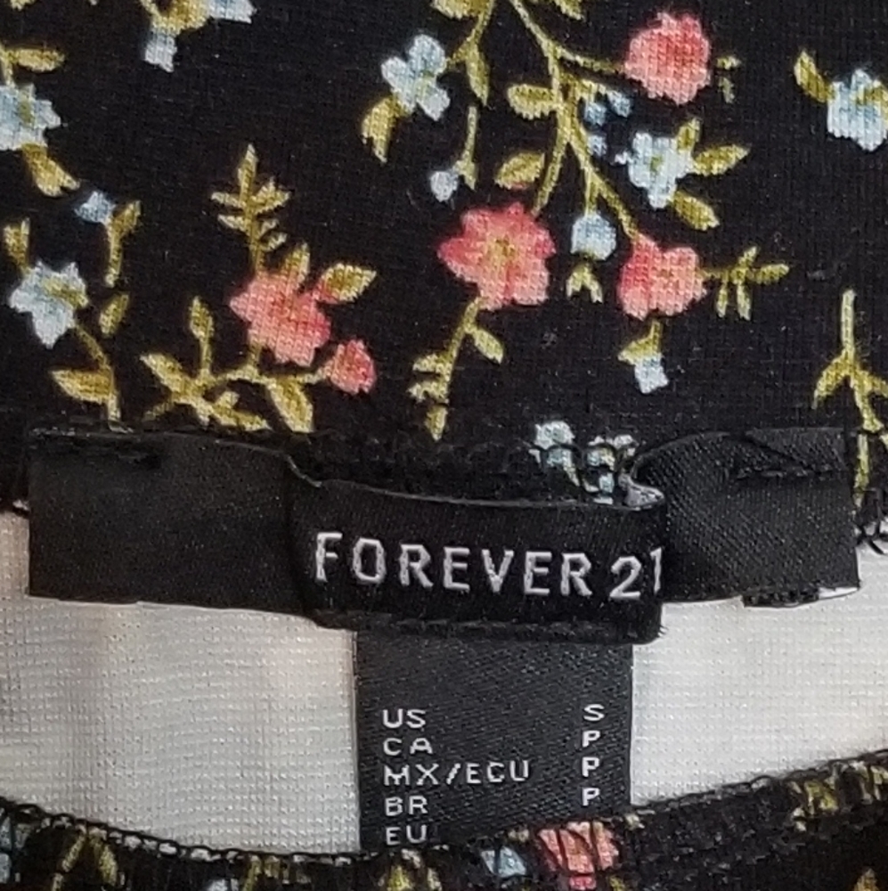Forever 21 Floral Skirt NWT - Picture 3 of 4